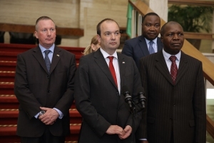 La Grande Bretagne entend mettre son expertise au service de l’industrialisation de en Côte d’Ivoire, a annoncé, mercredi à Abidjan, le ministre britannique pour l’Afrique, les Territoires d’outre-mer et les Caraïbes, James Duddridge, également Sous-secrétaire d’Etat, membre du parlement britannique.
