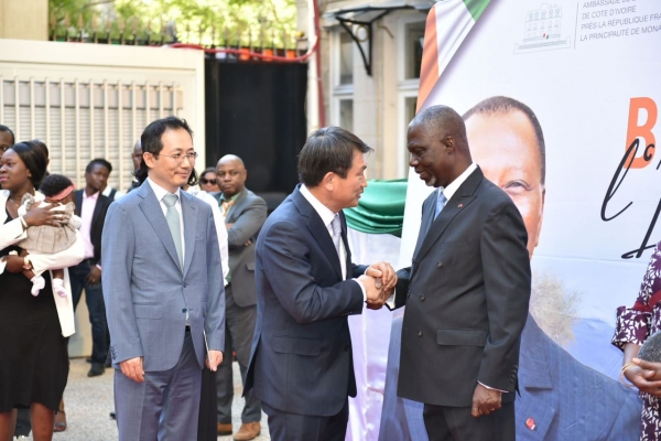 Célébration de l’indépendance à Paris : l’Ambassadeur Maurice Bandama salue le dynamisme de la diaspora ivoirienne