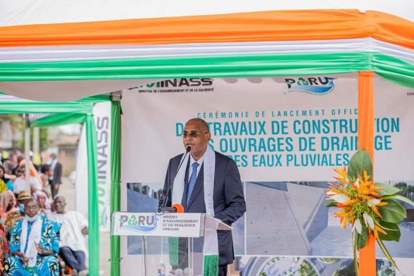 Lutte contre les risques d’inondation : le Premier Ministre Patrick Achi lance les travaux d’ouvrages de drainage dans le District d’Abidjan
