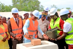 Côte d&#039;Ivoire/ Pose de la première pierre du projet &quot;Les merveilles  de la Bagoué&quot; : Le ministre Bruno Koné félicite Yamoussa Coulibaly