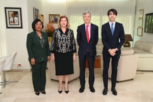 Côte d&#039;Ivoire:  la Première Dame échange avec l’Ambassadeur d’Espagne
