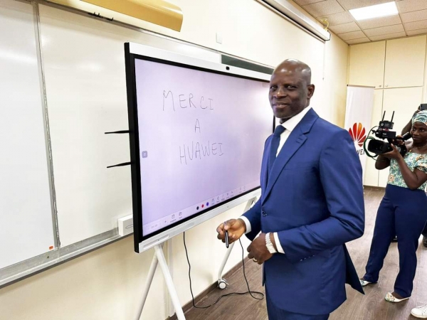 Côte d&#039;Ivoire/ Enseignement Supérieur: le ministre Adama Diawara inaugure l&#039;Académie des TIC Amadou Gon Coulibaly de l&#039;INP-HB