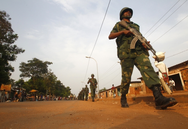Burkina: Un centre pour signaler les terroristes
