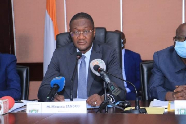 Paiement des impôts et taxes : le ministre Moussa Sanogo lance une campagne de contrôle des reçus et quittances sur le territoire national