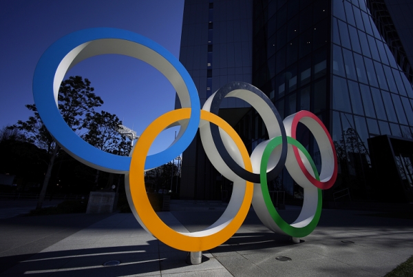 JO 2020: Les anneaux olympiques géants enlevés
