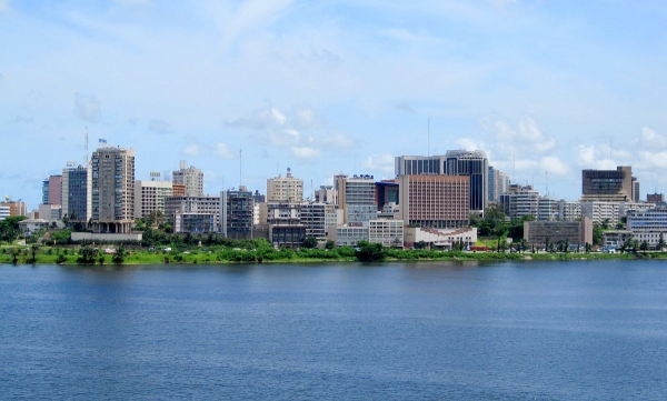 C&ocirc;te d&rsquo;Ivoire : les structures commerciales polluent au quotidien Abidjan avec 6 887 kg de d&eacute;chets