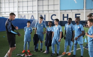 QNET parraine de jeunes footballeurs africains à City Football Academy à Manchester (Communiqué)