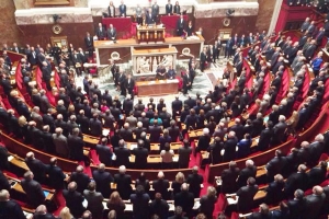 Minute de silence à l’Assemblée nationale française après les attentats en Côte d’Ivoire et en Turquie