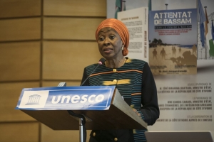 Présentation-dédicace de livre/ SEMme Bakayoko-Ly : &quot; Ce livre montre l&#039;intérêt de la Côte d&#039;Ivoire pour les questions sécuritaires &#039;&#039;