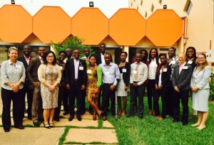 Des anciens boursiers de Mandela Washington Fellowship et leurs filleuls en formation à Abidjan