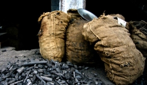 Côte d’Ivoire-Accident domestique : Un jeune meurt en plein sommeil asphyxié par la fumée de charbon de bois