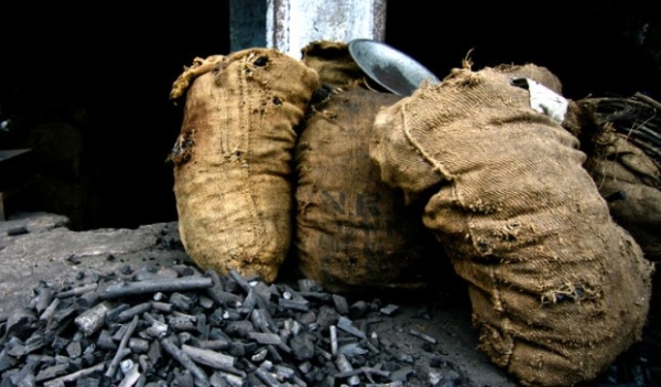 Côte d’Ivoire-Accident domestique : Un jeune meurt en plein sommeil asphyxié par la fumée de charbon de bois