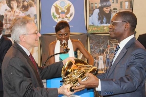 Arts-Education : Les USA offrent un important lot d’instruments de musique à l’orchestre et la fanfare de l’Université FHB