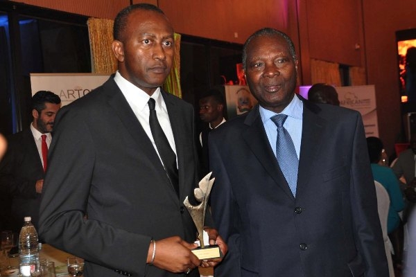 Siriki Sangaré, PDG d’Opes Holding, a dédie son prix au Pr Saliou Touré 