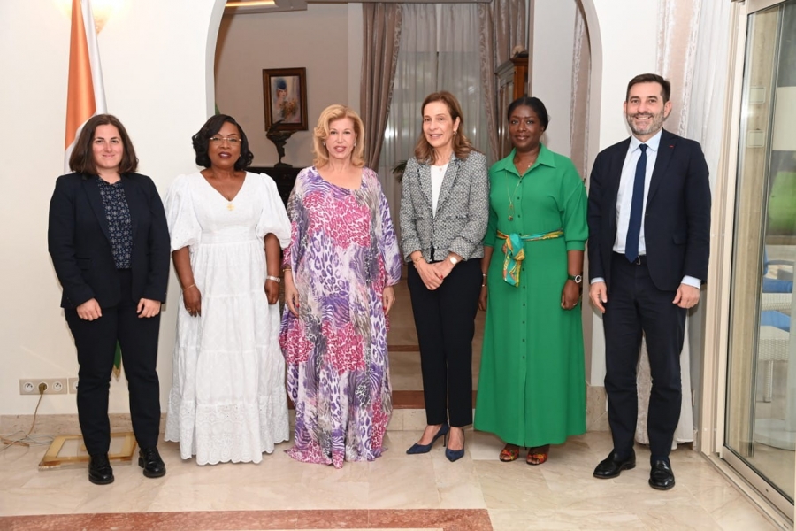 Côte d’Ivoire : la Première Dame, Dominique Ouattara reçoit Tanya Saadé Zeenny