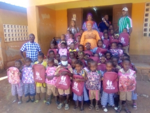 Côte d’Ivoire : La Fondation Awi offre près de 200 kits scolaires à des écoliers de Touba